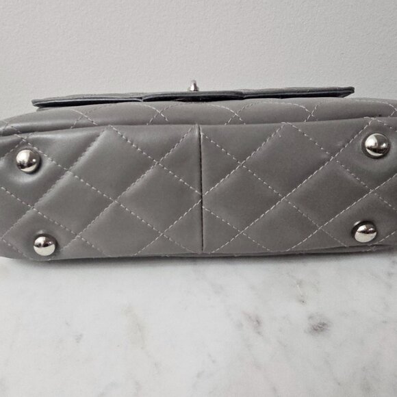 Quilted Leather Shoulder Bag - Picture 3 of 10